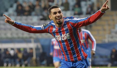 PSG nhắm “hậu vệ hay nhất Premier League” thay Hakimi